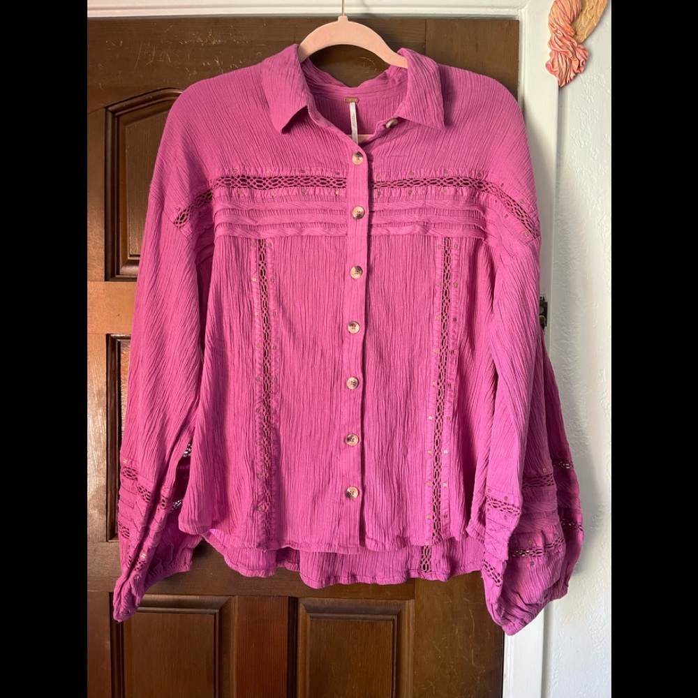Free People magenta crinkle button up puffy sleeve blouse